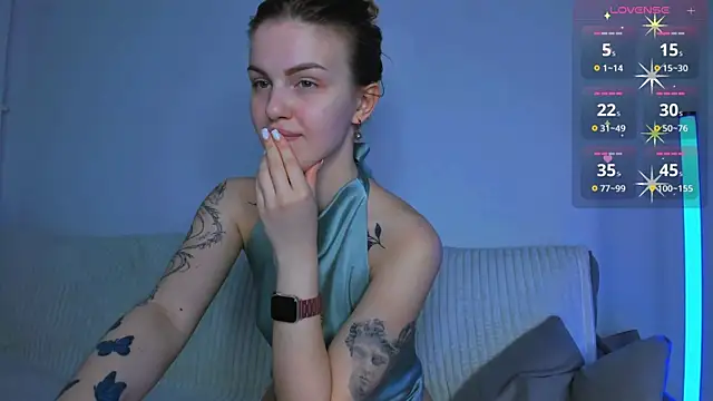 Snapshot of AkylinaGold chatting on May 21, 9:33 pm AkylinaGold online show from May 21, 9:33 pm