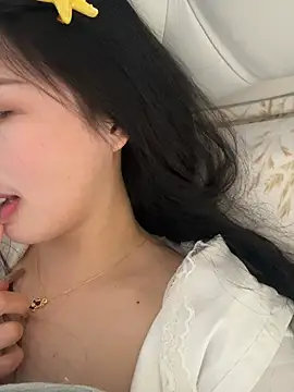 Snapshot of mimi-love13 chatting on March 2, 5:08 am mimi-love13 online show from March 2, 5:08 am