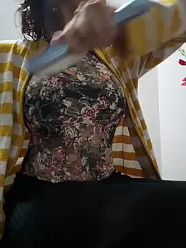 Snapshot of SANA-STRIP chatting on February 6, 10:24 pm SANA-STRIP online show from February 6, 10:24 pm