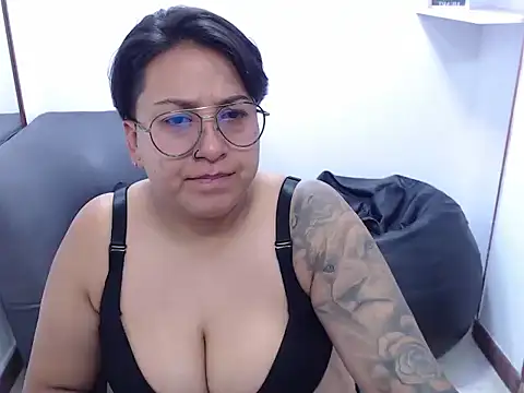 Snapshot of Normani_Bates chatting on February 3, 12:54 pm Normani Bates online show from February 3, 12:54 pm