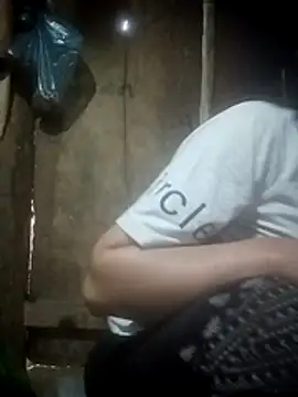 Snapshot of Momo-biki chatting on March 15, 6:19 am Momo-biki online show from March 15, 6:19 am