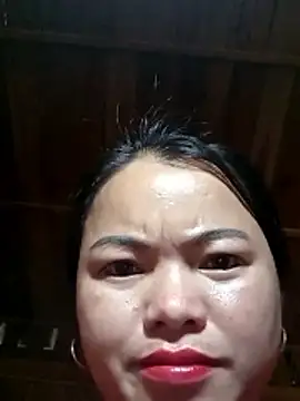 Snapshot of emlylyxinh chatting on February 18, 7:04 am emlylyxinh online show from February 18, 7:04 am