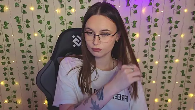 AliceIMonta online show from February 22, 4:27 pm