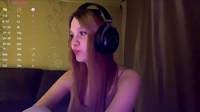 Snapshot of axin_burnell chatting on June 26, 5:28 pm axin burnell online show from June 26, 5:28 pm
