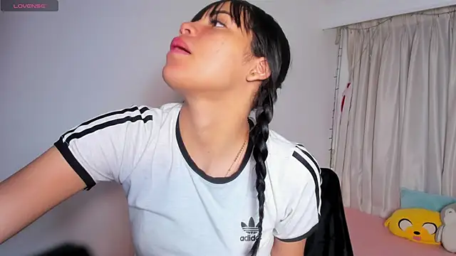 Snapshot of kendall_hernandez chatting on February 16, 2:13 pm kendall hernandez online show from February 16, 2:13 pm