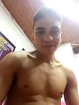 Snapshot of NikoHot_anatole chatting on April 22, 4:37 am NikoHot anatole online show from April 22, 4:37 am