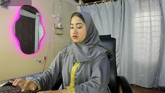 SamiraAwada online show from April 11, 7:18 pm