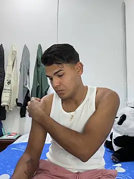 Snapshot of DavShi chatting on February 6, 9:51 pm DavShi online show from February 6, 9:51 pm