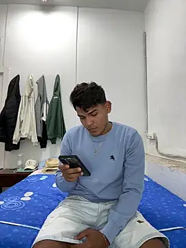 Snapshot of DavShi chatting on February 9, 8:13 pm DavShi online show from February 9, 8:13 pm