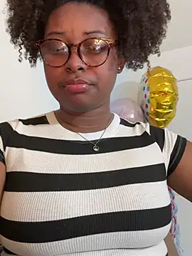 Snapshot of cocoaswretie chatting on February 27, 3:17 am cocoaswretie online show from February 27, 3:17 am