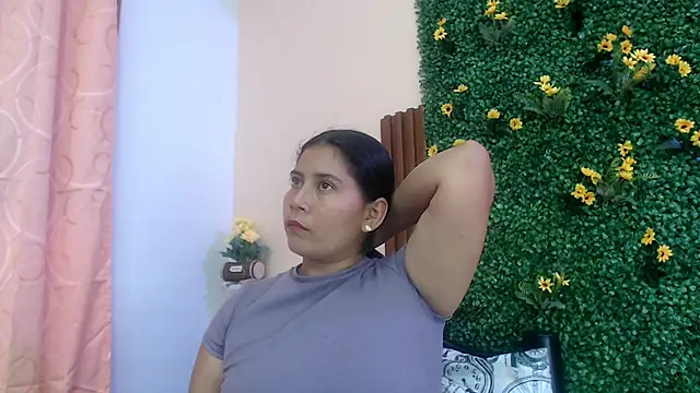 Snapshot of calimasalas2 chatting on February 21, 12:44 am calimasalas2 online show from February 21, 12:44 am