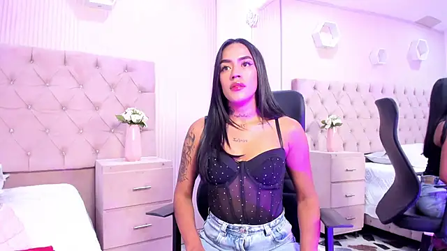 Snapshot of JazminRusso_ chatting on April 4, 4:33 am JazminRusso online show from April 4, 4:33 am