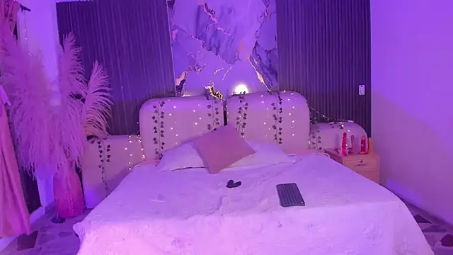 Snapshot of JazminRusso_ chatting on April 6, 4:21 am JazminRusso online show from April 6, 4:21 am