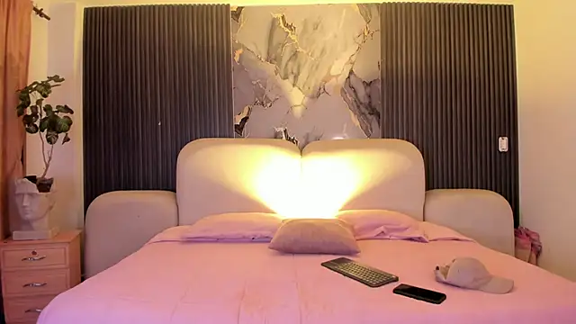 Snapshot of JazminRusso_ chatting on May 7, 7:03 am JazminRusso online show from May 7, 7:03 am