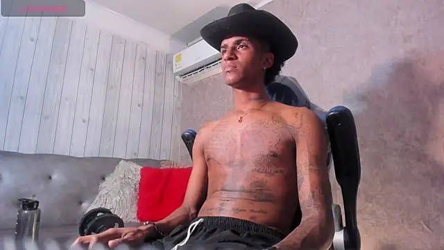 Snapshot of scarlettqueenx chatting on February 19, 8:16 pm scarlettqueenx online show from February 19, 8:16 pm