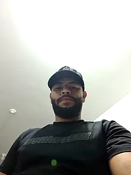 Snapshot of KLEYTON33 chatting on February 4, 5:24 am KLEYTON33 online show from February 4, 5:24 am