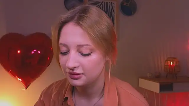 Snapshot of nikapie chatting on February 15, 5:37 am nikapie online show from February 15, 5:37 am