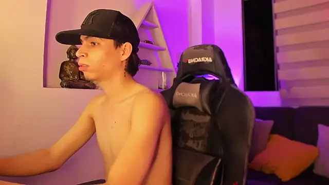 Snapshot of juan_posada chatting on February 7, 2:48 am juan posada online show from February 7, 2:48 am