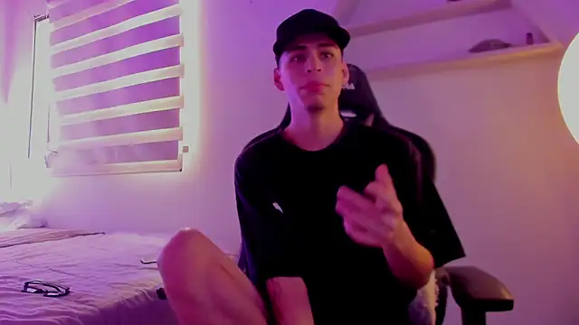 Snapshot of juan_posada chatting on February 19, 2:57 pm juan posada online show from February 19, 2:57 pm