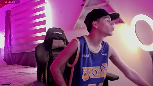 Snapshot of juan_posada chatting on February 21, 3:02 pm juan posada online show from February 21, 3:02 pm