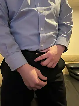 Snapshot of yuuuuusuke00 chatting on February 6, 12:48 am yuuuuusuke00 online show from February 6, 12:48 am