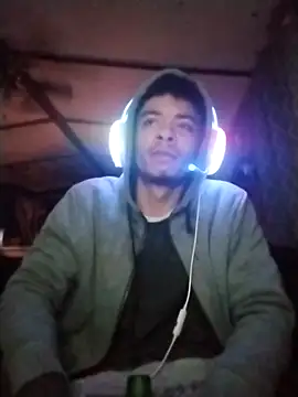 Snapshot of spooky425hd chatting on February 14, 6:21 am spooky425hd online show from February 14, 6:21 am