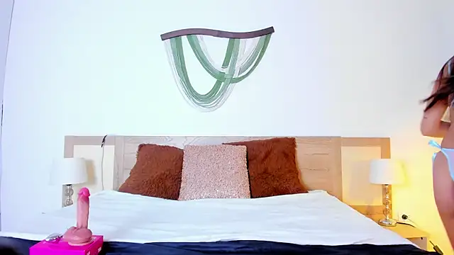 LiaJohnnson  online show from April 15, 4:19 am