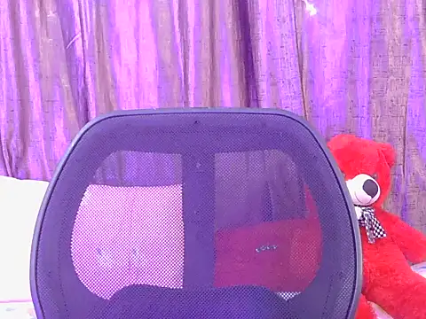 cute-manvii online show from April 28, 7:35 am