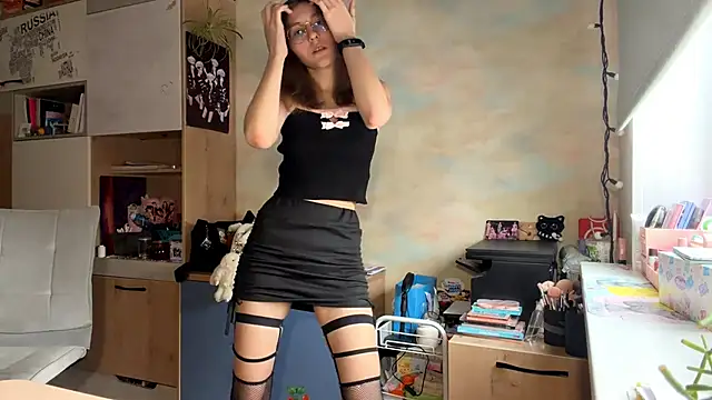 Snapshot of Miaaa_Moon chatting on February 16, 9:49 am Miaaa Moon online show from February 16, 9:49 am