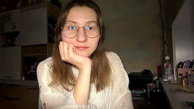 Snapshot of Miaaa_Moon chatting on February 19, 4:14 pm Miaaa Moon online show from February 19, 4:14 pm