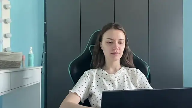 Snapshot of AndreeMerryman chatting on February 17, 1:02 am AndreeMerryman online show from February 17, 1:02 am