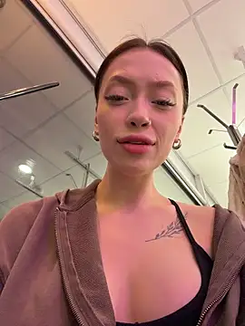 Snapshot of CityLynx chatting on February 1, 3:43 pm CityLynx online show from February 1, 3:43 pm