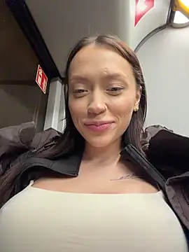 Snapshot of CityLynx chatting on March 3, 4:35 pm CityLynx online show from March 3, 4:35 pm