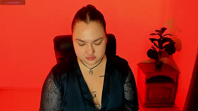 Snapshot of Sofiawetsweet chatting on February 19, 7:59 am Sofiawetsweet online show from February 19, 7:59 am