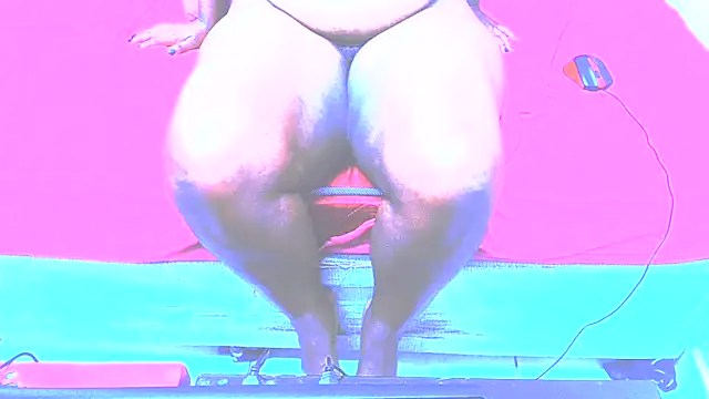 Snapshot of CurvyEbonyX chatting on February 7, 4:33 pm CurvyEbonyX online show from February 7, 4:33 pm