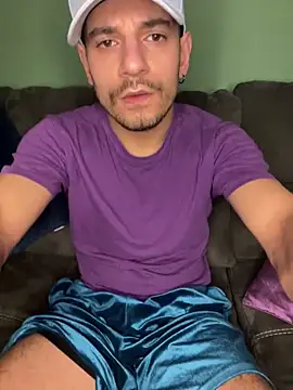 Snapshot of alessand180521 chatting on February 10, 8:13 pm alessand180521 online show from February 10, 8:13 pm