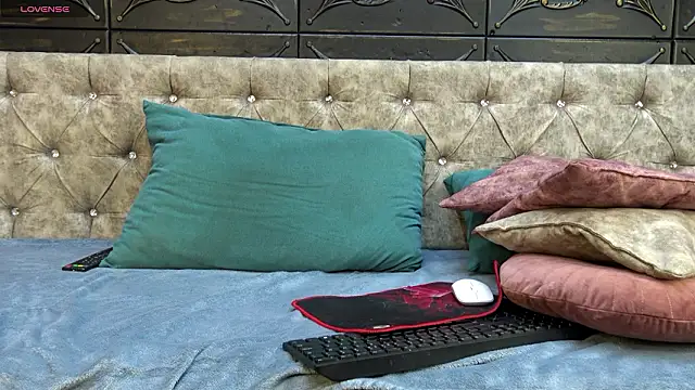 Snapshot of KlaraMuse chatting on February 13, 4:03 pm KlaraMuse online show from February 13, 4:03 pm