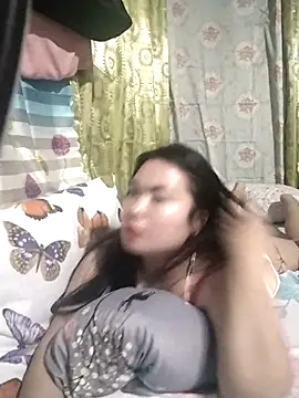 Snapshot of Zyramae_25 chatting on February 8, 5:27 pm Zyramae 25 online show from February 8, 5:27 pm