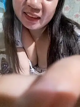 Snapshot of Zyramae_25 chatting on February 10, 8:13 pm Zyramae 25 online show from February 10, 8:13 pm