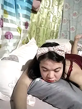 Snapshot of Zyramae_25 chatting on February 13, 7:32 pm Zyramae 25 online show from February 13, 7:32 pm