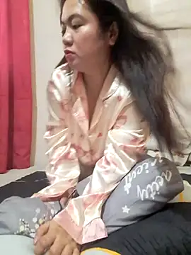 Snapshot of Zyramae_25 chatting on March 13, 4:41 am Zyramae 25 online show from March 13, 4:41 am