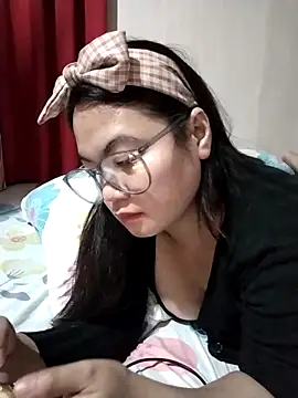 Snapshot of Zyramae_25 chatting on March 14, 5:18 pm Zyramae 25 online show from March 14, 5:18 pm