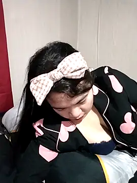 Snapshot of Zyramae_25 chatting on March 20, 6:02 pm Zyramae 25 online show from March 20, 6:02 pm