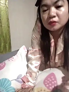 Snapshot of Zyramae_25 chatting on April 2, 4:48 pm Zyramae 25 online show from April 2, 4:48 pm