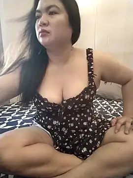 Snapshot of Zyramae_25 chatting on April 14, 5:35 am Zyramae 25 online show from April 14, 5:35 am