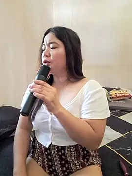 Snapshot of Zyramae_25 chatting on April 16, 5:08 am Zyramae 25 online show from April 16, 5:08 am