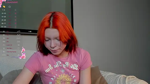 Snapshot of Leah_Castro chatting on February 4, 3:23 am Leah Castro online show from February 4, 3:23 am