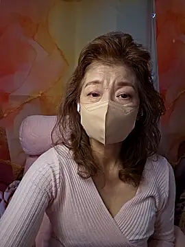 Snapshot of URAN429 chatting on February 20, 5:48 am URAN429 online show from February 20, 5:48 am