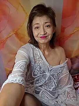 Snapshot of URAN429 chatting on April 24, 5:32 am URAN429 online show from April 24, 5:32 am
