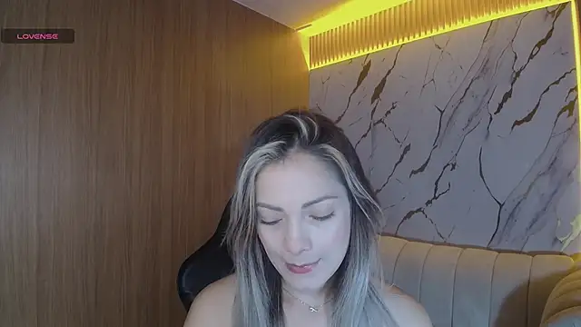 Snapshot of sofia_nova_tf chatting on February 12, 2:01 pm sofia nova tf online show from February 12, 2:01 pm